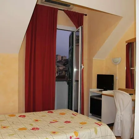 Agnello D'oro 3* Genoa